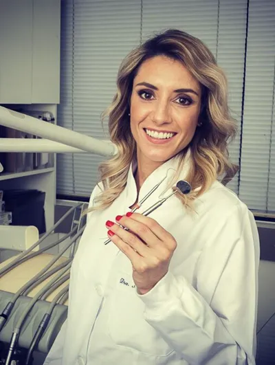 Foto de Andressa Janiaki, dentista na Tonon Odontologia