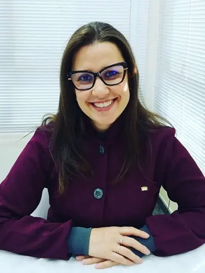 Foto de Cristiane Sobral, dentista na Tonon Odontologia
