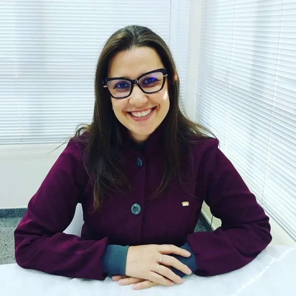 Foto da Dra. Cristiane Sobral